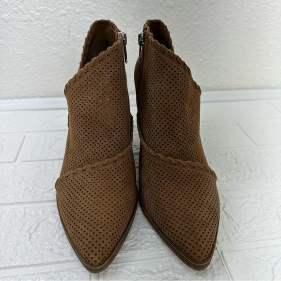 Vince Camuto Lamorna Perforated Pointy Toe Bootie Stacked Heel Chestnut New Sz 9 - Picture 3 of 11
